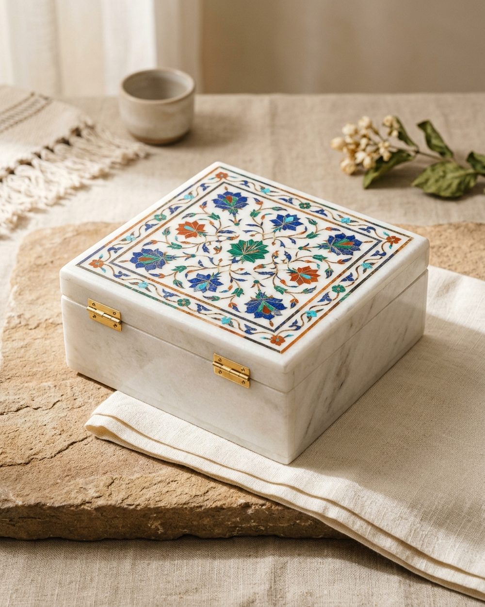 White marble keepsake box with fine semi-precious stone inlay work